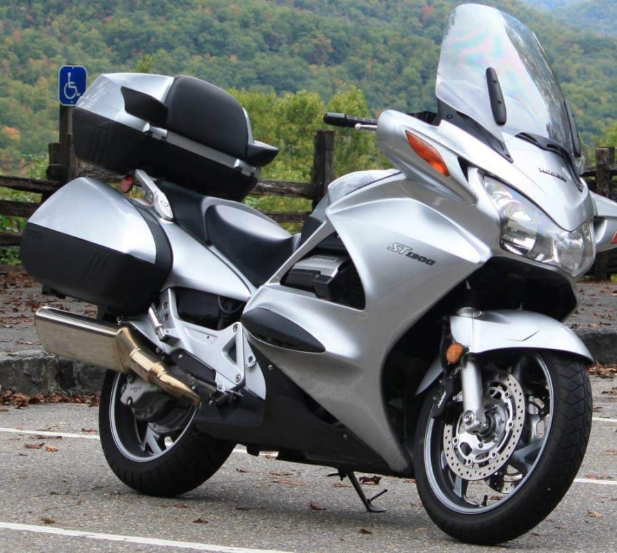 Мотоцикл honda st 1300 2004, серебристый пробег 42818