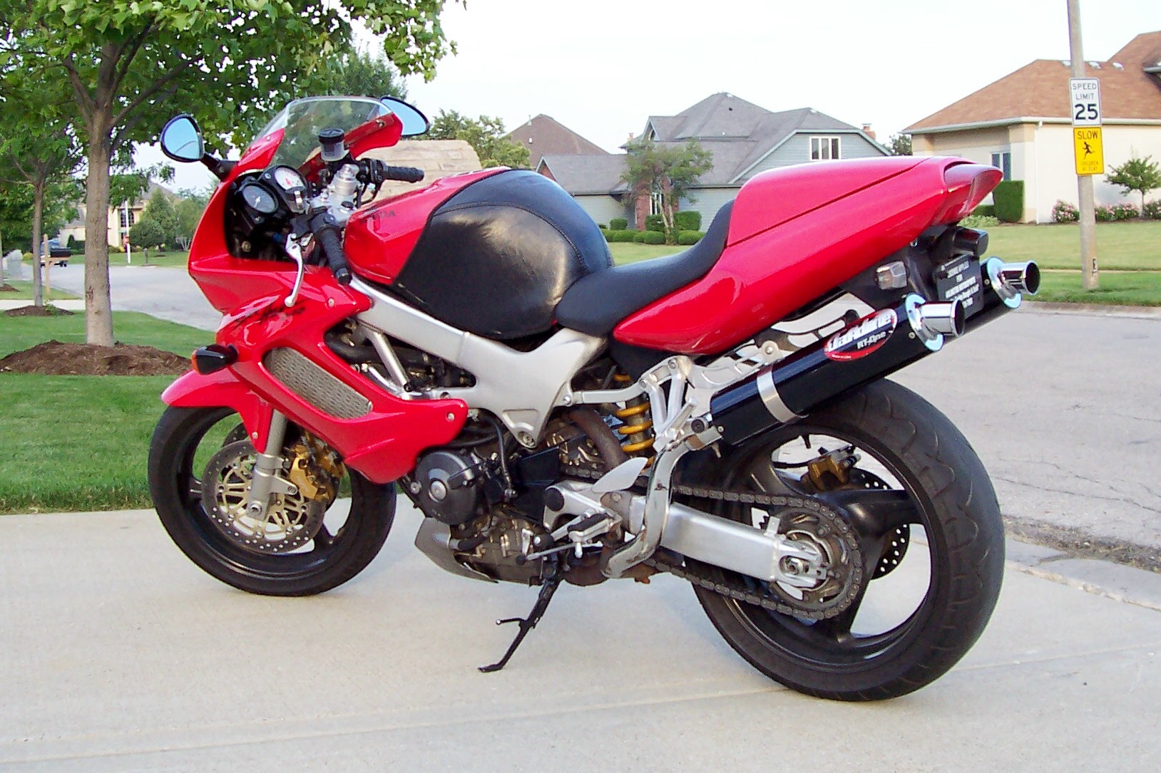 Обзор мотоцикла Honda VTR1000F Firestorm