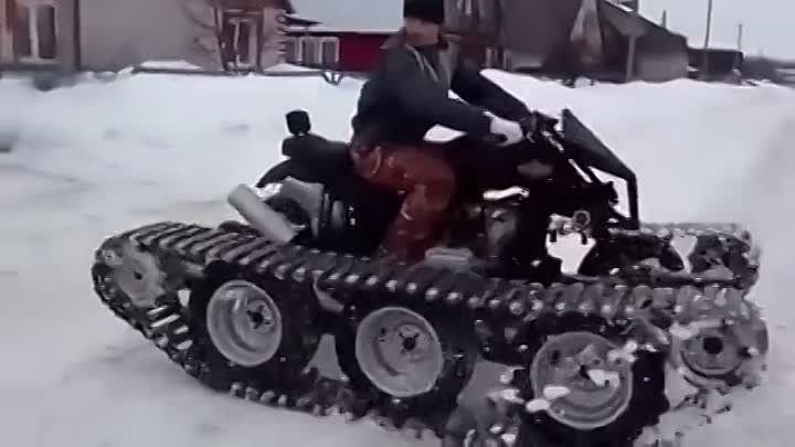 Видео: Умелец пересадил мотоцикл «Урал» на гусеницы