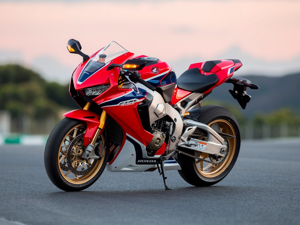 Какой самый быстрый серийный мотоцикл в мире: топ-10 скоростных байков