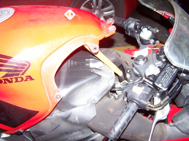 Как заменить воздушный фильтр и свечи на Honda CBR 600 F4i