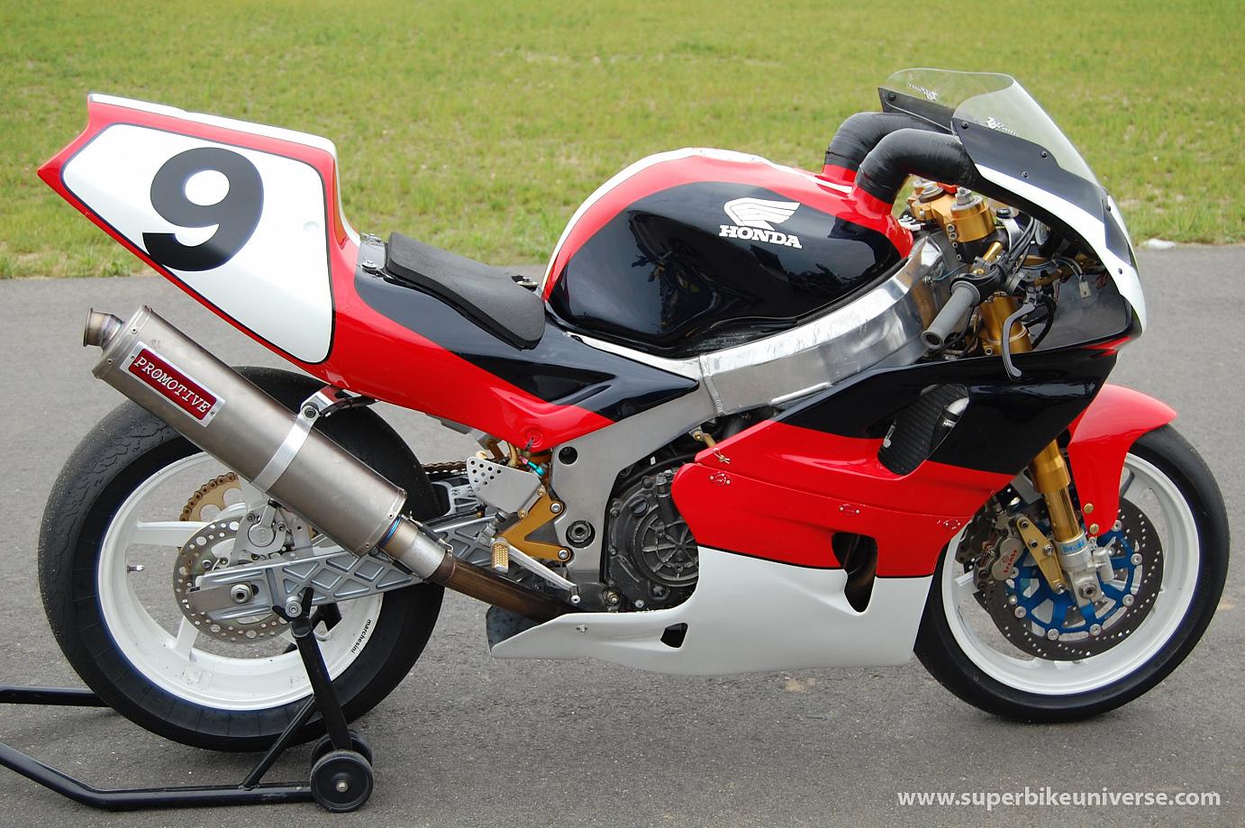 Тест-драйв мотоцикла Honda CBR900RR Fireblade