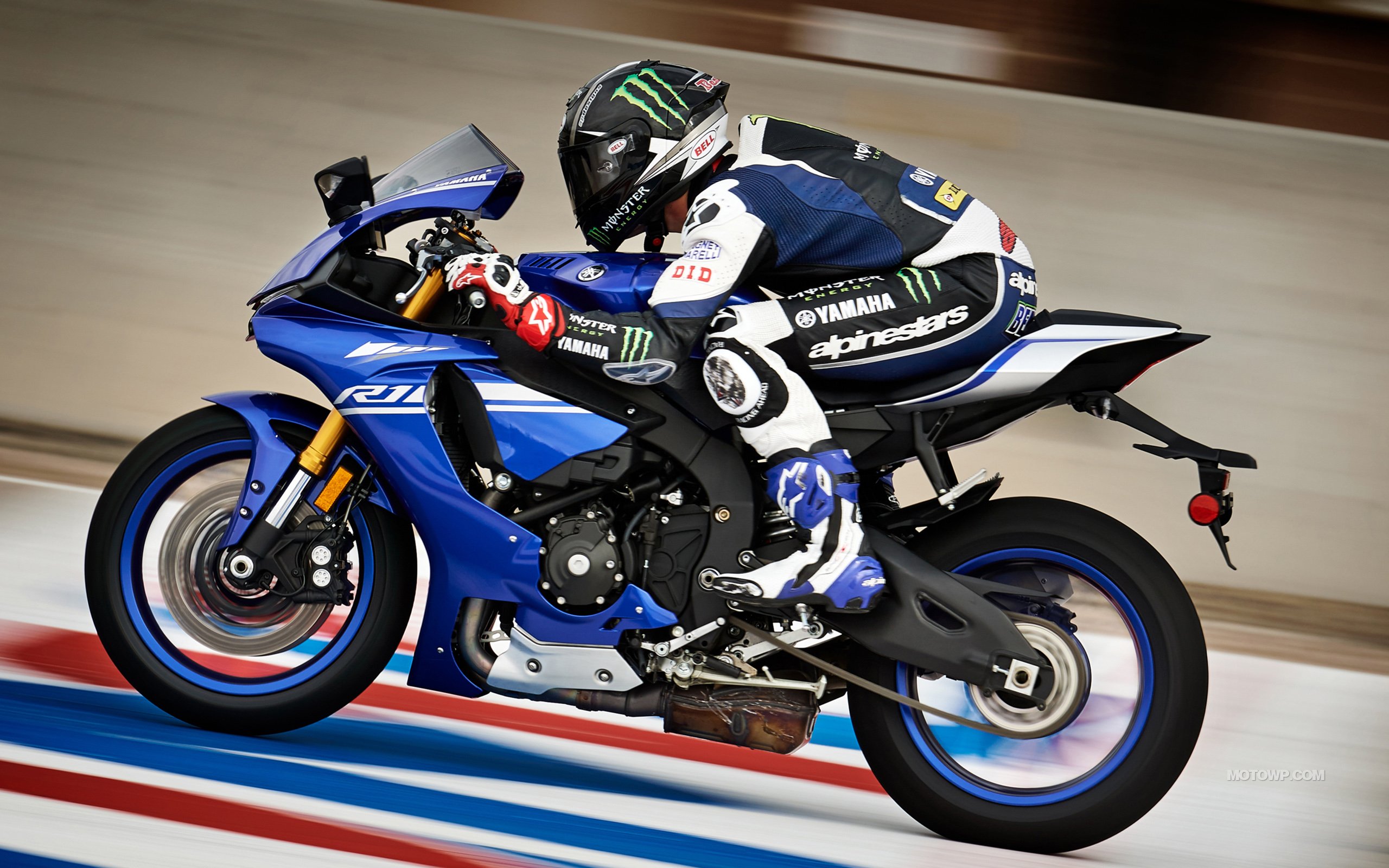 Yamaha R1 — самый популярный спортбайк в мире!