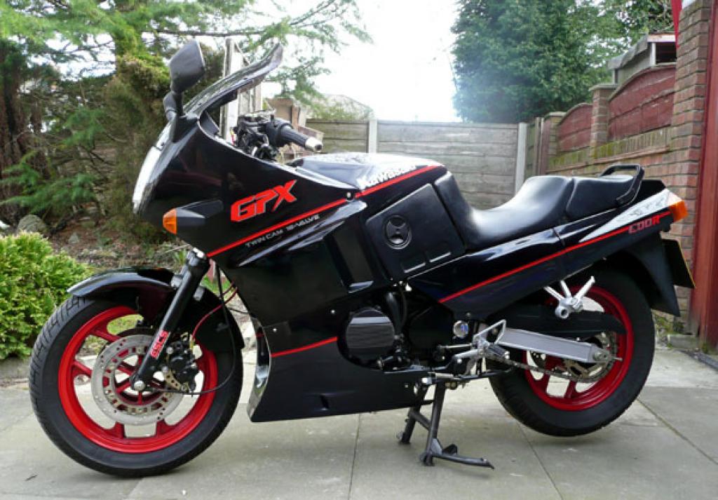 Kawasaki GPX 600 (GPX600R, ZX600C)