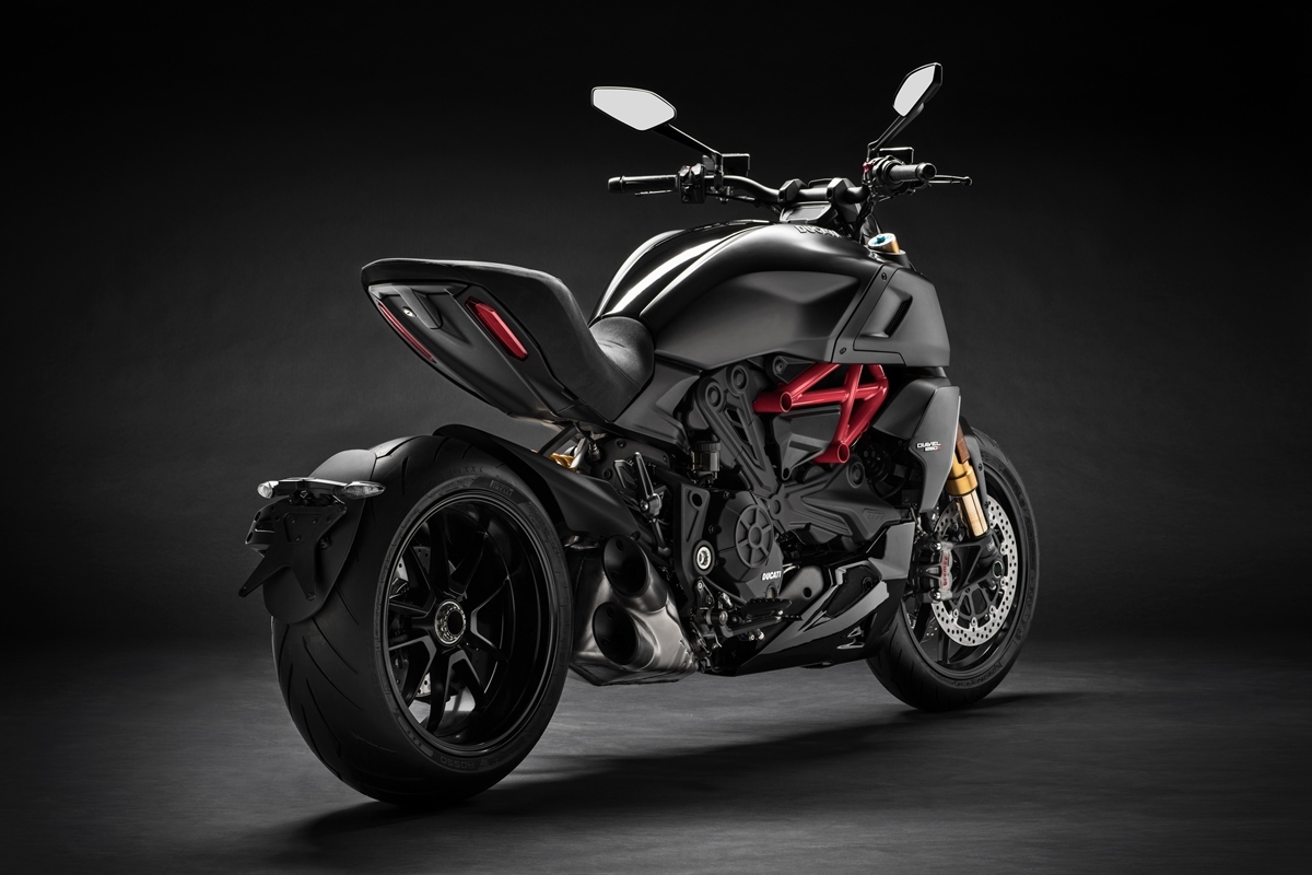 Ducati Diavel (Дукати Дьявол) — обзор мощного мотоцикла с утонченным дизайном