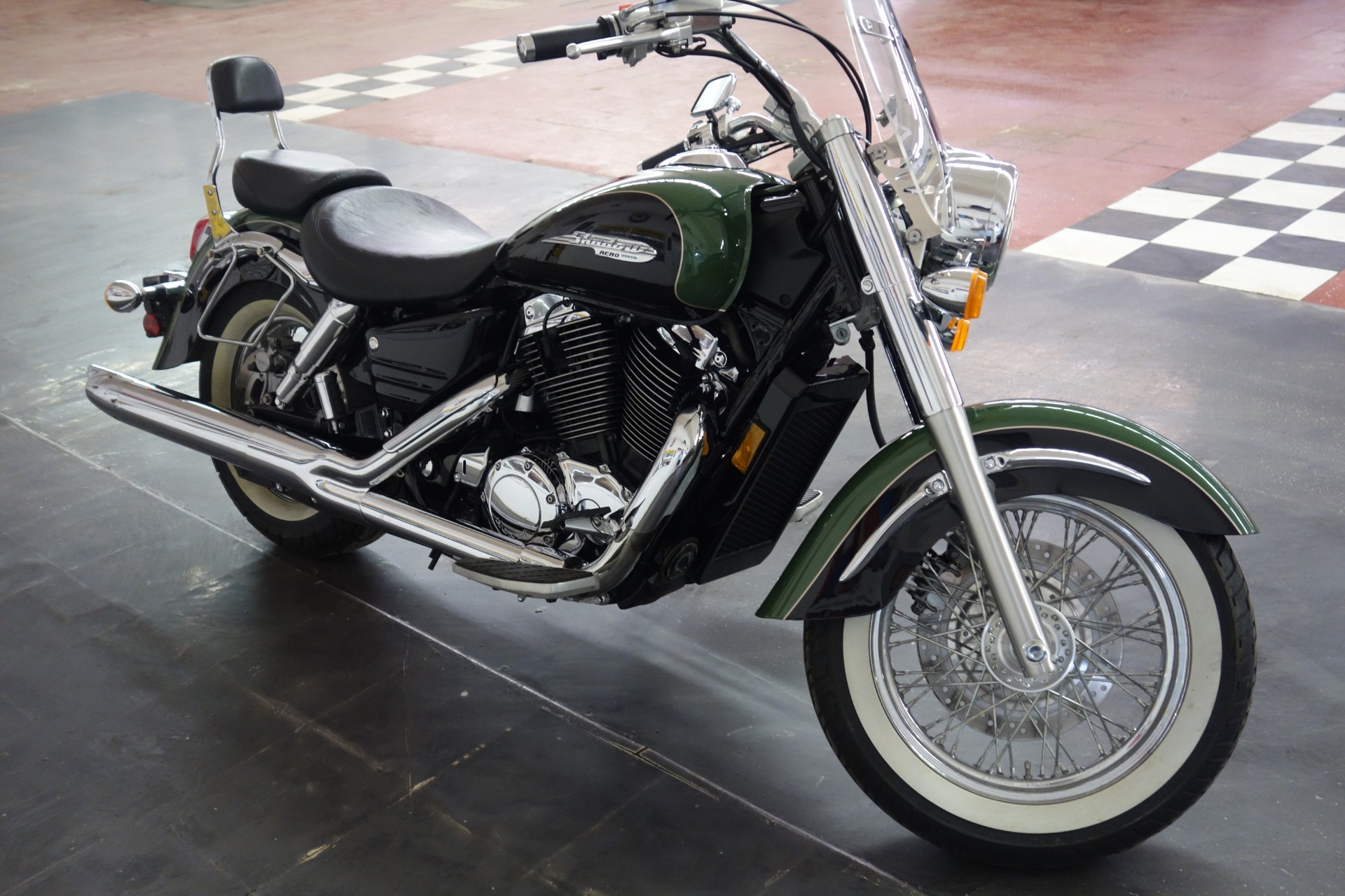 Honda Shadow 750 - мотоцикл мечты для тех, кто ценит скорость и мощность