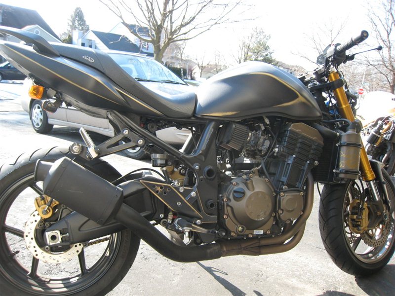 Мотоцикл kawasaki z750 - одним из самых мощных в классе нейкедов