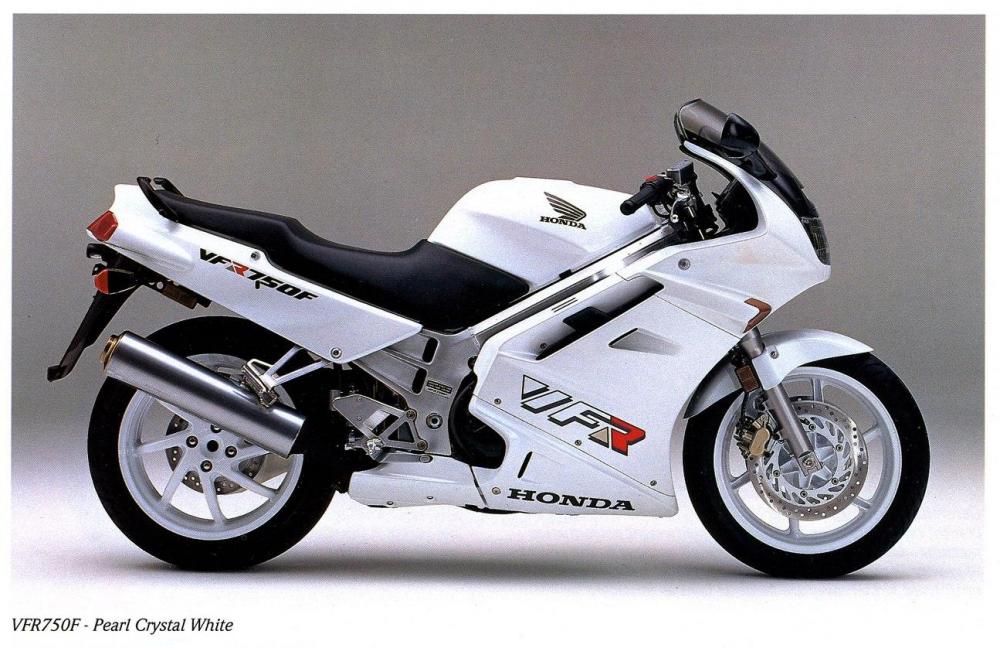 Тест-драйв мотоцикла Honda VFR750F