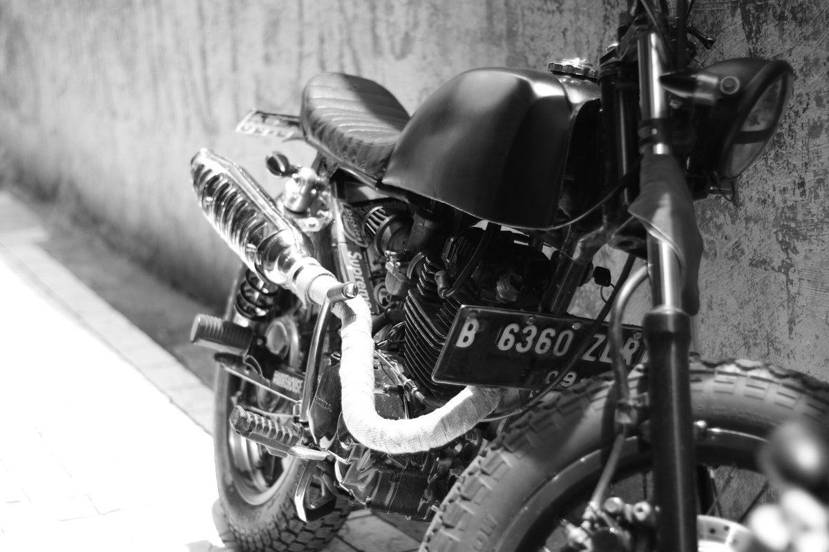 «Dirty Smoke» (Грязный Дым) Yamaha XSR700 от мастерской Motomax Metz