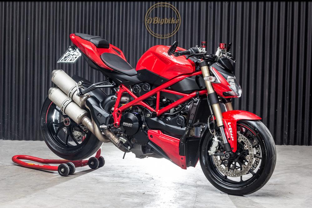 Модель мотоцикла Ducati Streetfighter