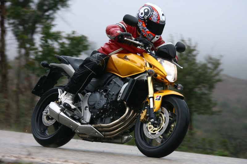 Мотоцикл honda cb 600 f hornet - сбалансированный дорожный экземпляр