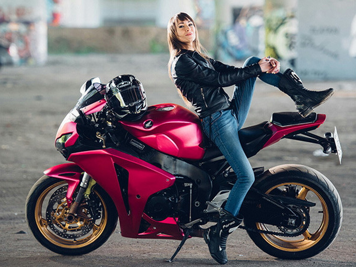 Выбор первого дорожного мотоцикла для девушки.
