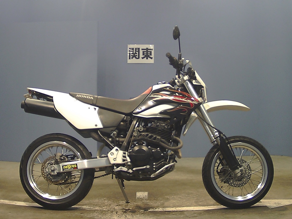 Тест-драйв мотоцикла Honda XR400 Motard