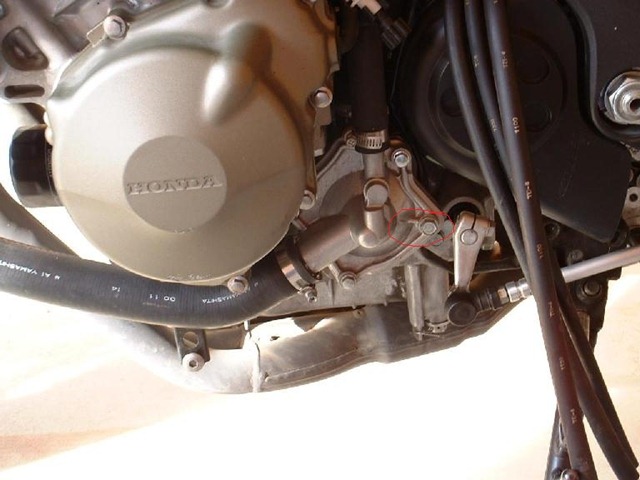 Как заменить тормозную жидкость на Honda CBR 600 F4i