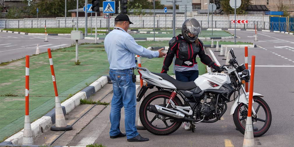 Обучение езде на мотоцикле необходимо прежде всего