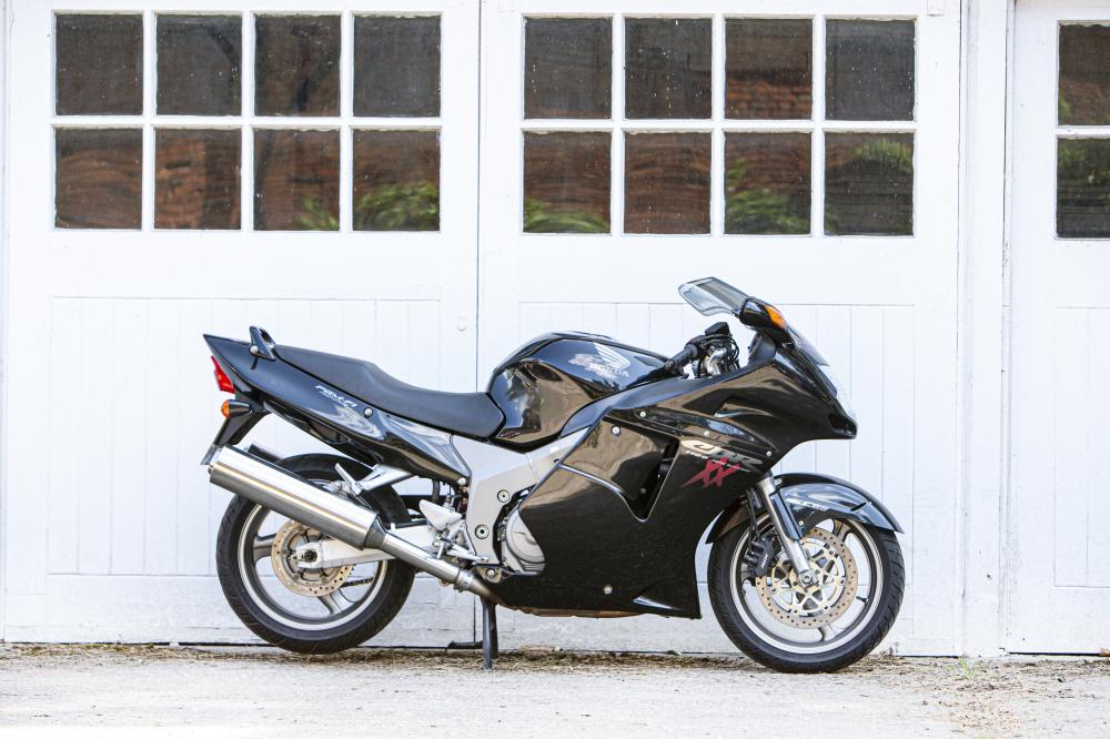 Мотоцикл honda cbr 1100xx super blackbird 2005 цена, фото, характеристики, обзор, сравнение на базамото