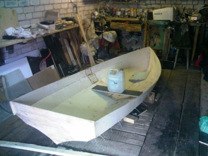 Рабочее место для изготовления самодельной лодки