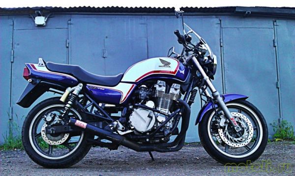 Тест-драйв мотоцикла Yamaha XJR 1300