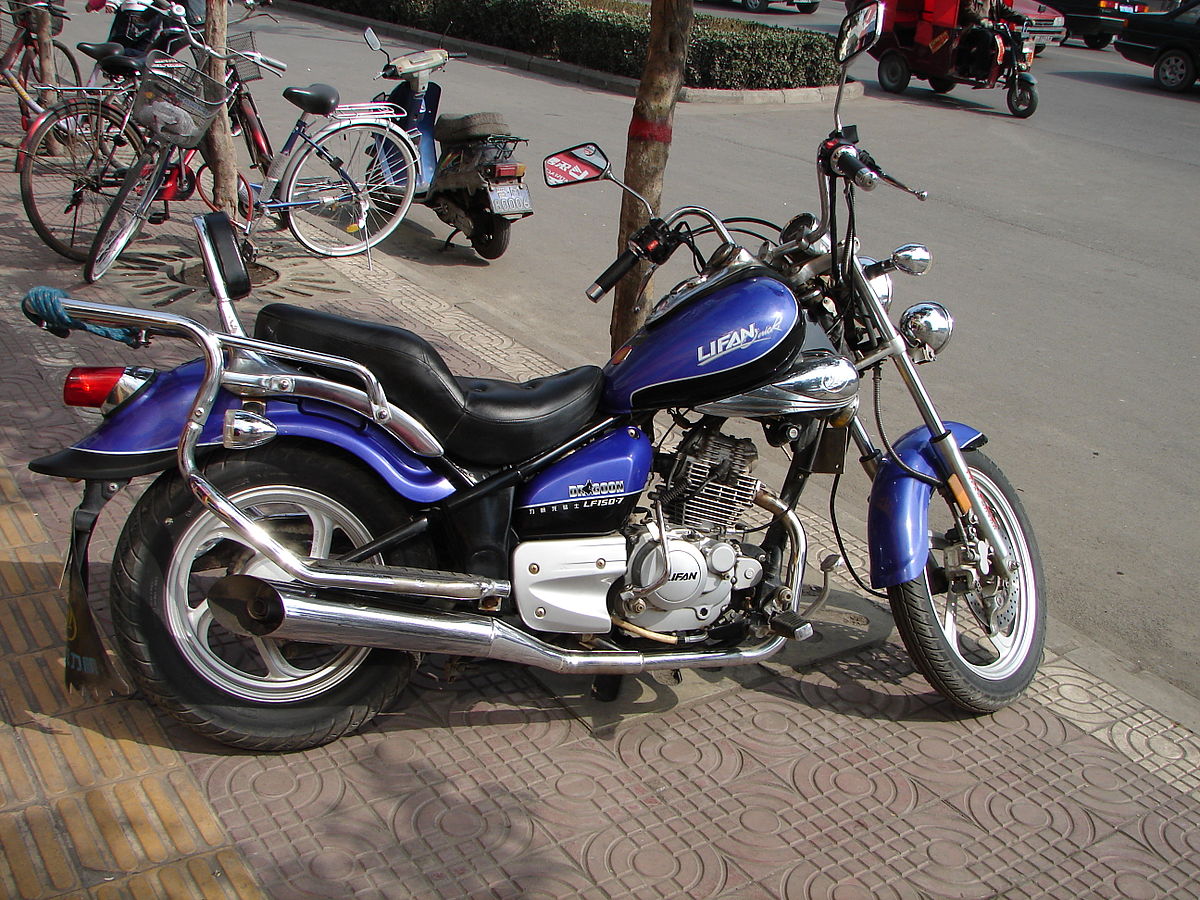 Двухцилиндровый китайский мотоцикл Lifan 400