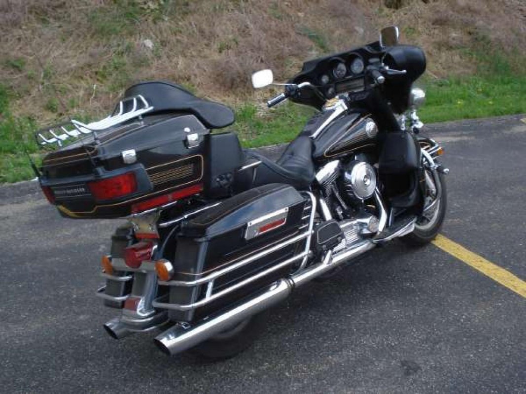 Harley Davidson Electra Glide: стиль, комфорт, и пафос