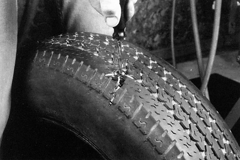 Прокол бескамерной шины: способы ремонта - герметик, жгут