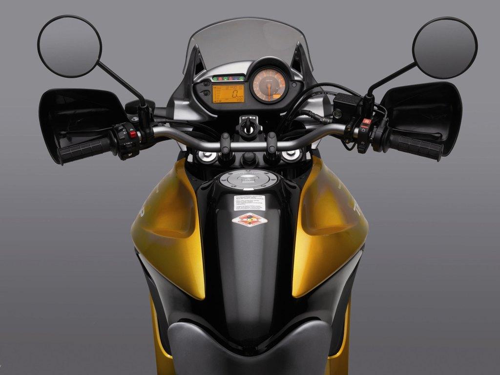 Тест-драйв мотоцикла Honda XL700V Transalp