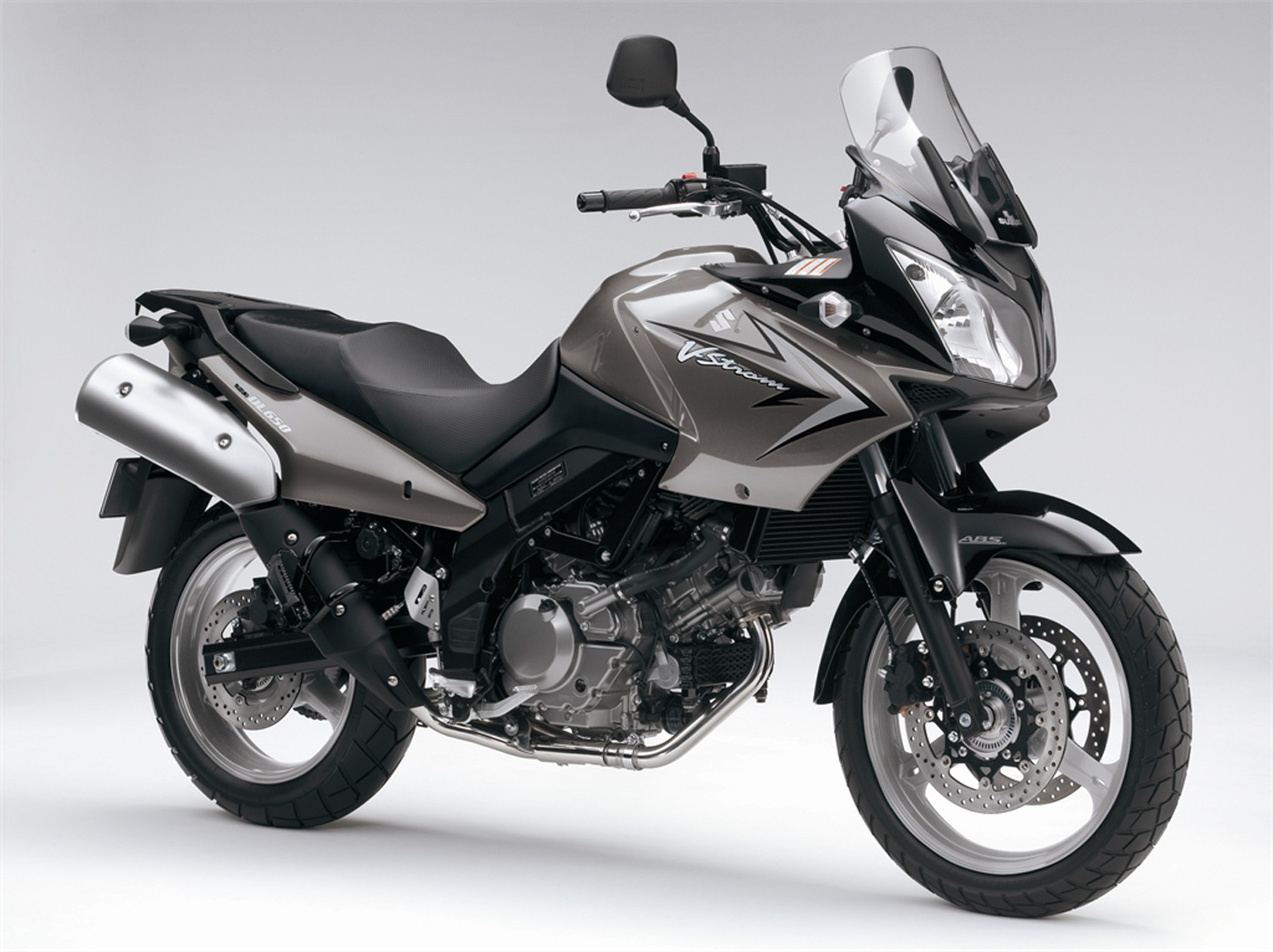 Dl strom 650. Suzuki v-Strom 650. Suzuki dl650 v-Strom. Сузуки v Strom 650. Suzuki v-Strom 650 2010.