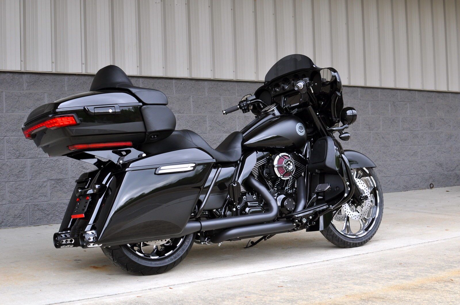 Harley-Davidson Street Glide.