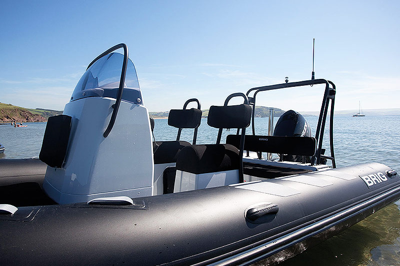 Что такое rib. особенности и главные производители гибридов катеров с жёстким корпусом и лодок из пвх - яхтенный журнал itboat