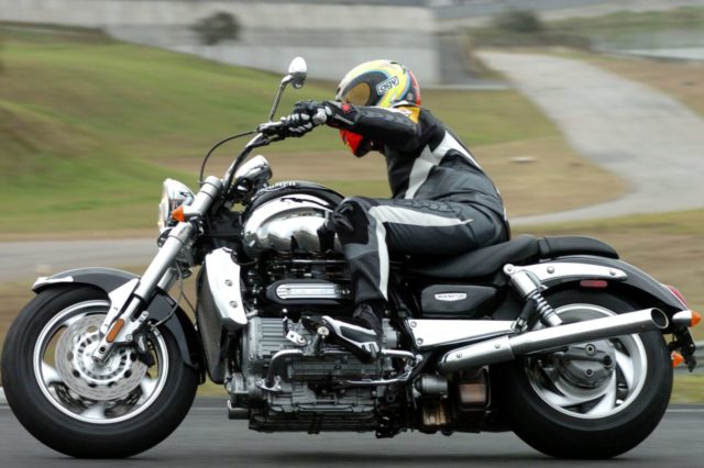 Мотоцикл Мотоцикл Триумф Рокет 3 для ценителей прогрессивного ретро