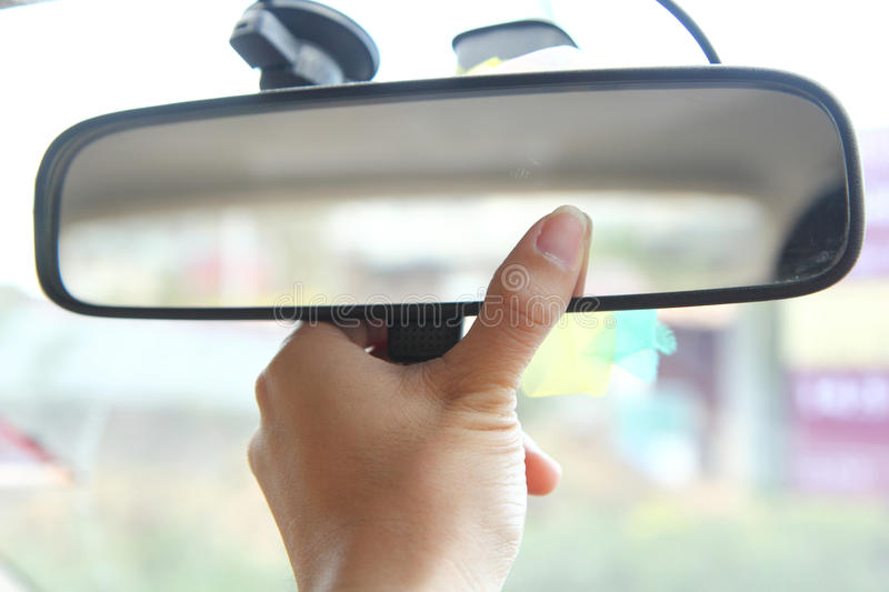 Настраиваем боковые зеркала в автомобиле правильно, чтобы получить идеальный обзор